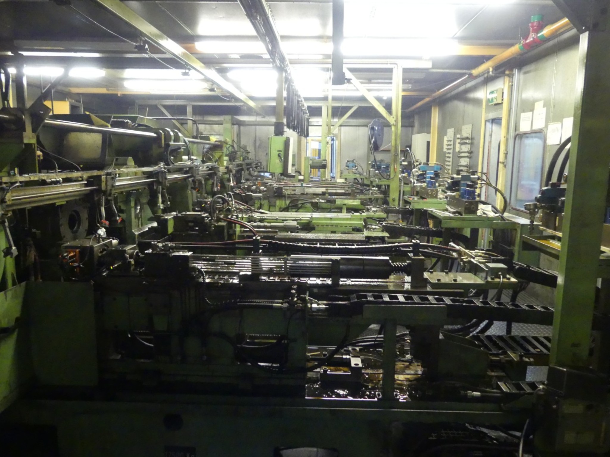 Centros de mecanizado, máquinas para trabajar el metal y líneas de producción de la industria del automóvil-5