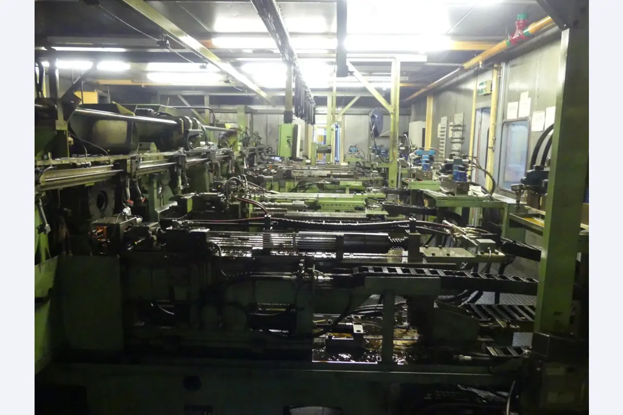 Centros de mecanizado, máquinas para trabajar el metal y líneas de producción de la industria del automóvil-5