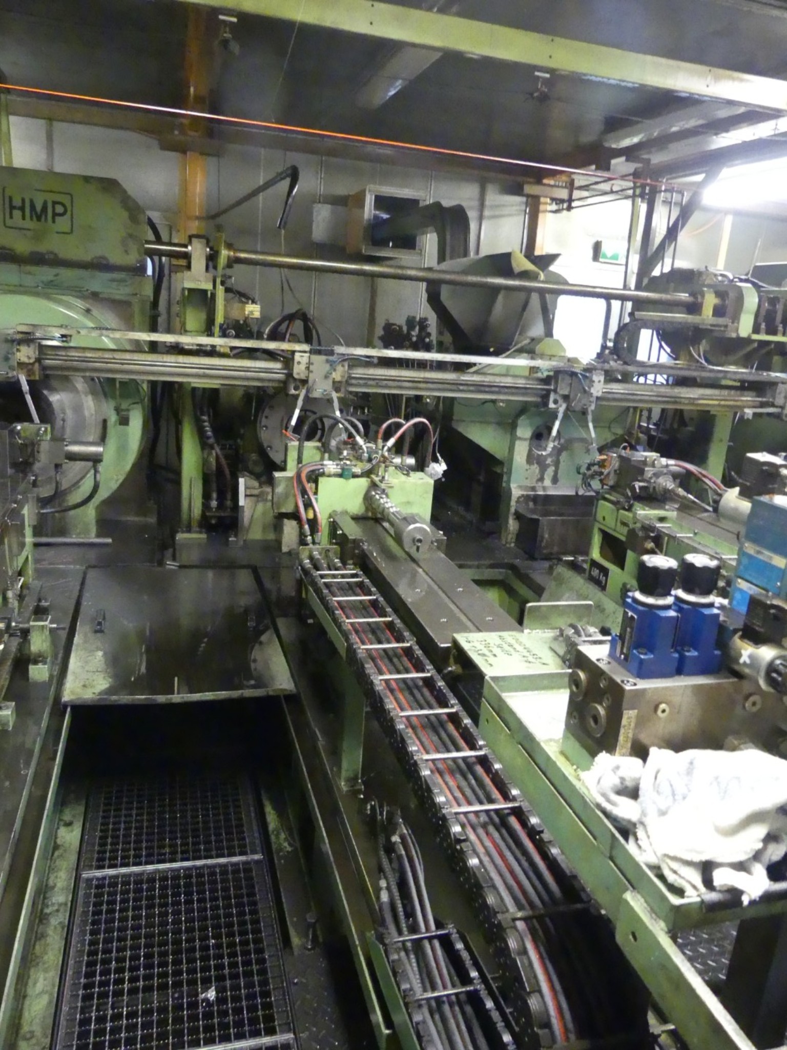 Centros de mecanizado, máquinas para trabajar el metal y líneas de producción de la industria del automóvil-7