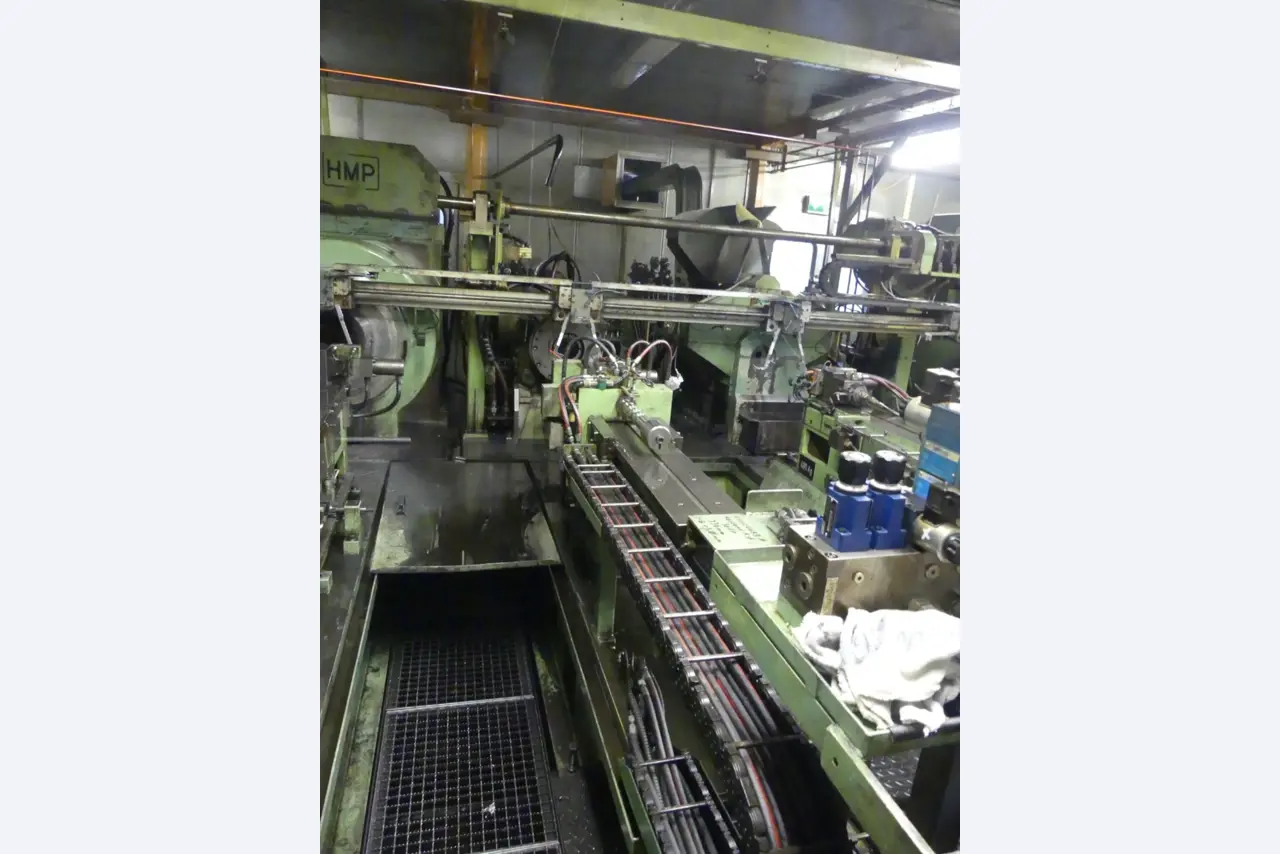 Centros de mecanizado, máquinas para trabajar el metal y líneas de producción de la industria del automóvil-7