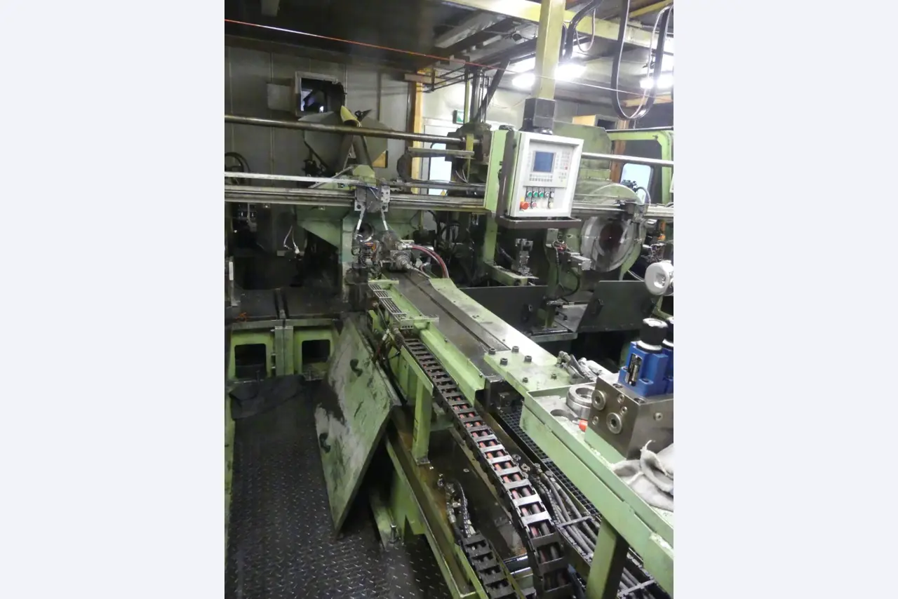 Centros de mecanizado, máquinas para trabajar el metal y líneas de producción de la industria del automóvil-8