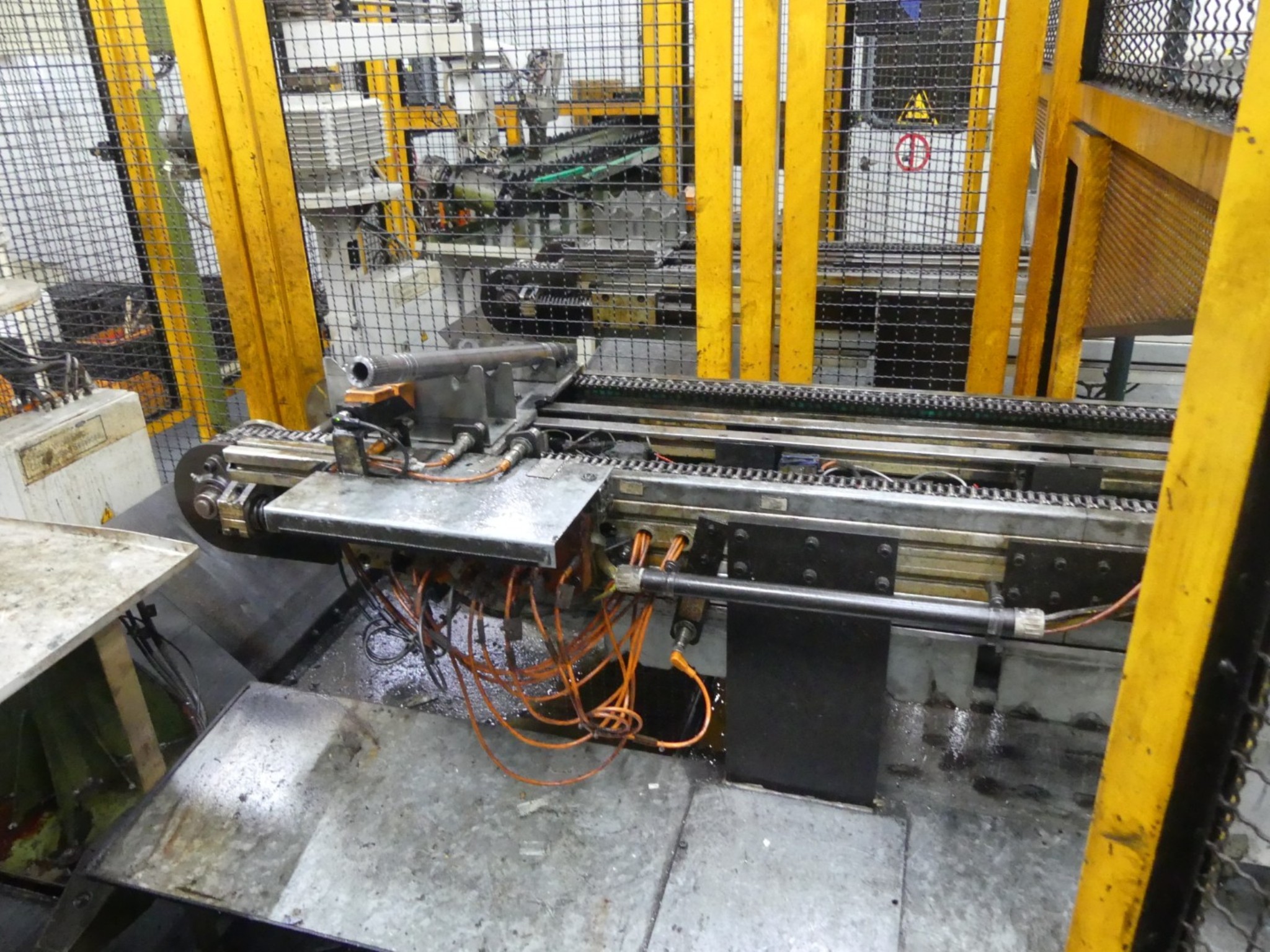 Centra obróbcze, maszyny do obróbki metalu i linie produkcyjne z branży motoryzacyjnej-3
