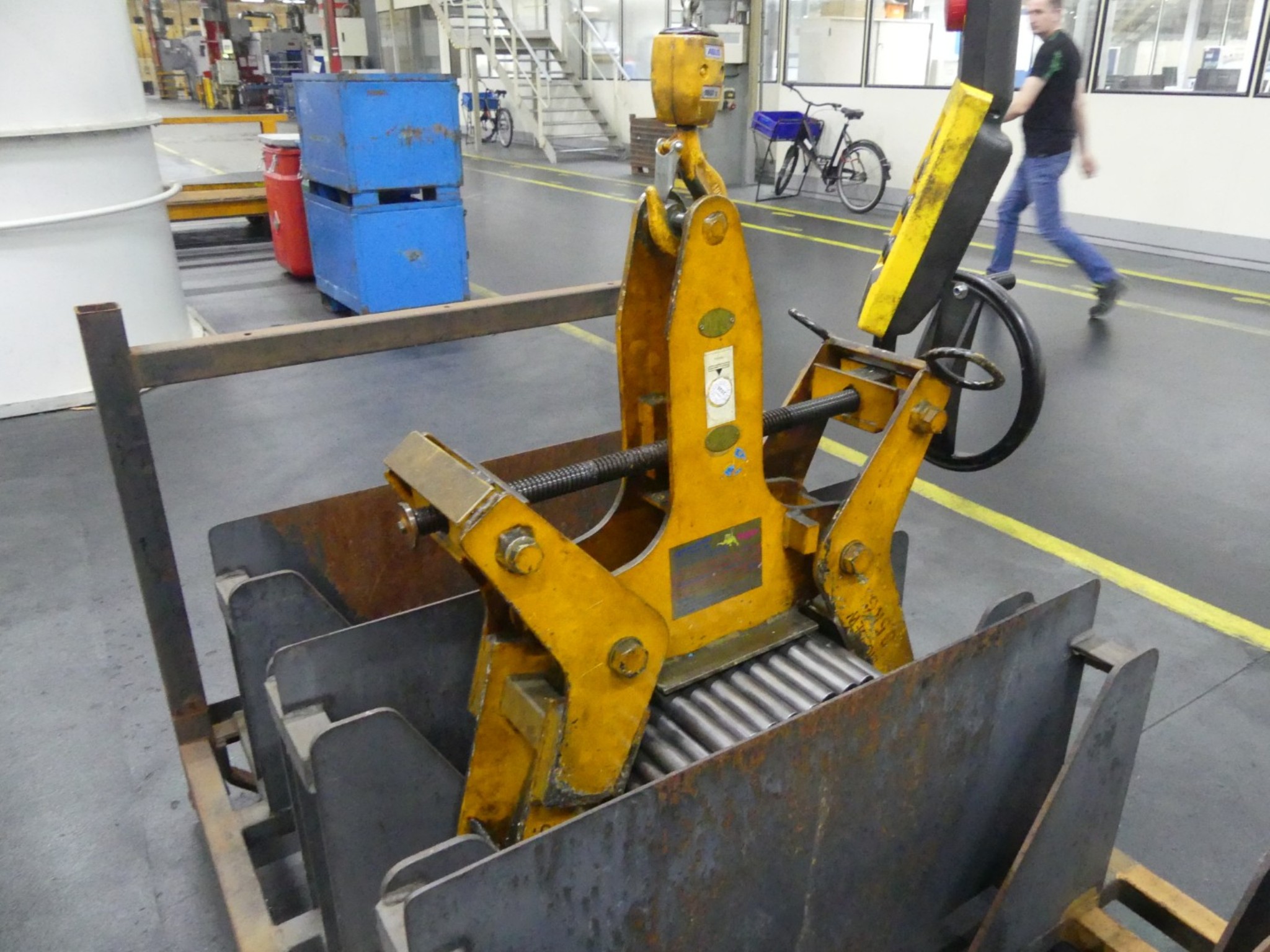 Centra obróbcze, maszyny do obróbki metalu i linie produkcyjne z branży motoryzacyjnej-3