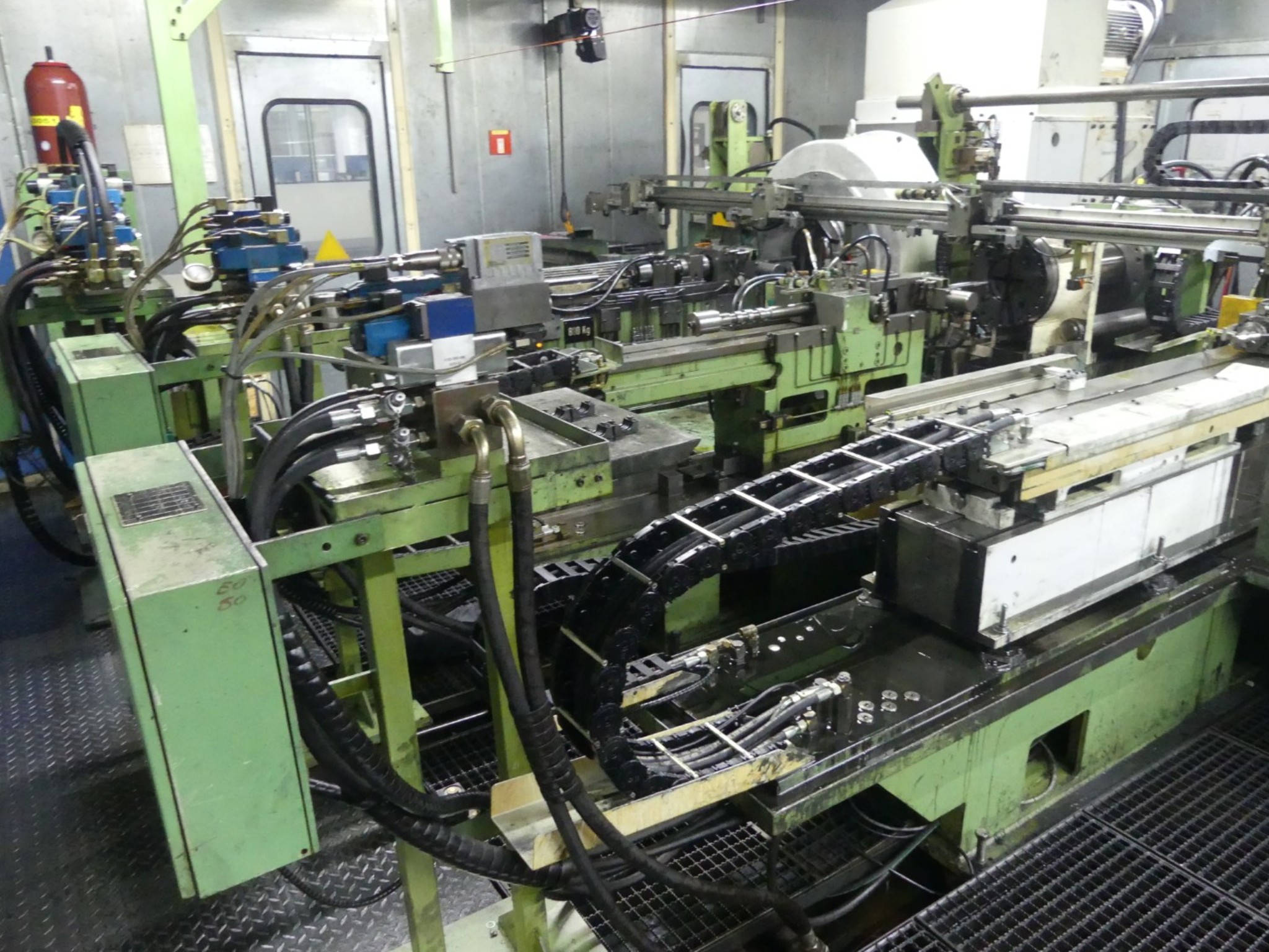 Centros de mecanizado, máquinas para trabajar el metal y líneas de producción de la industria del automóvil-9