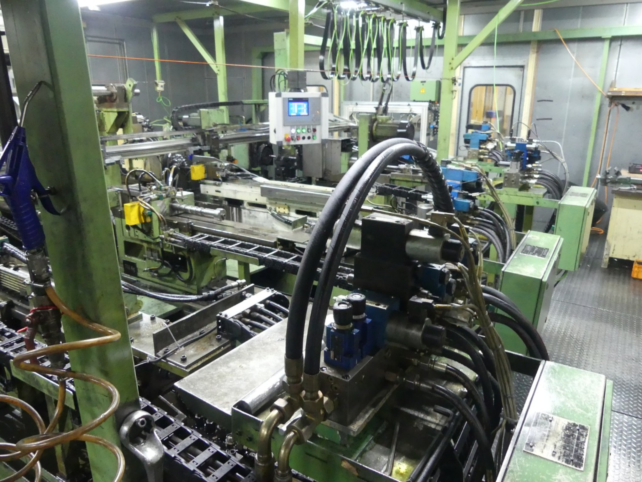 Centros de mecanizado, máquinas para trabajar el metal y líneas de producción de la industria del automóvil-10