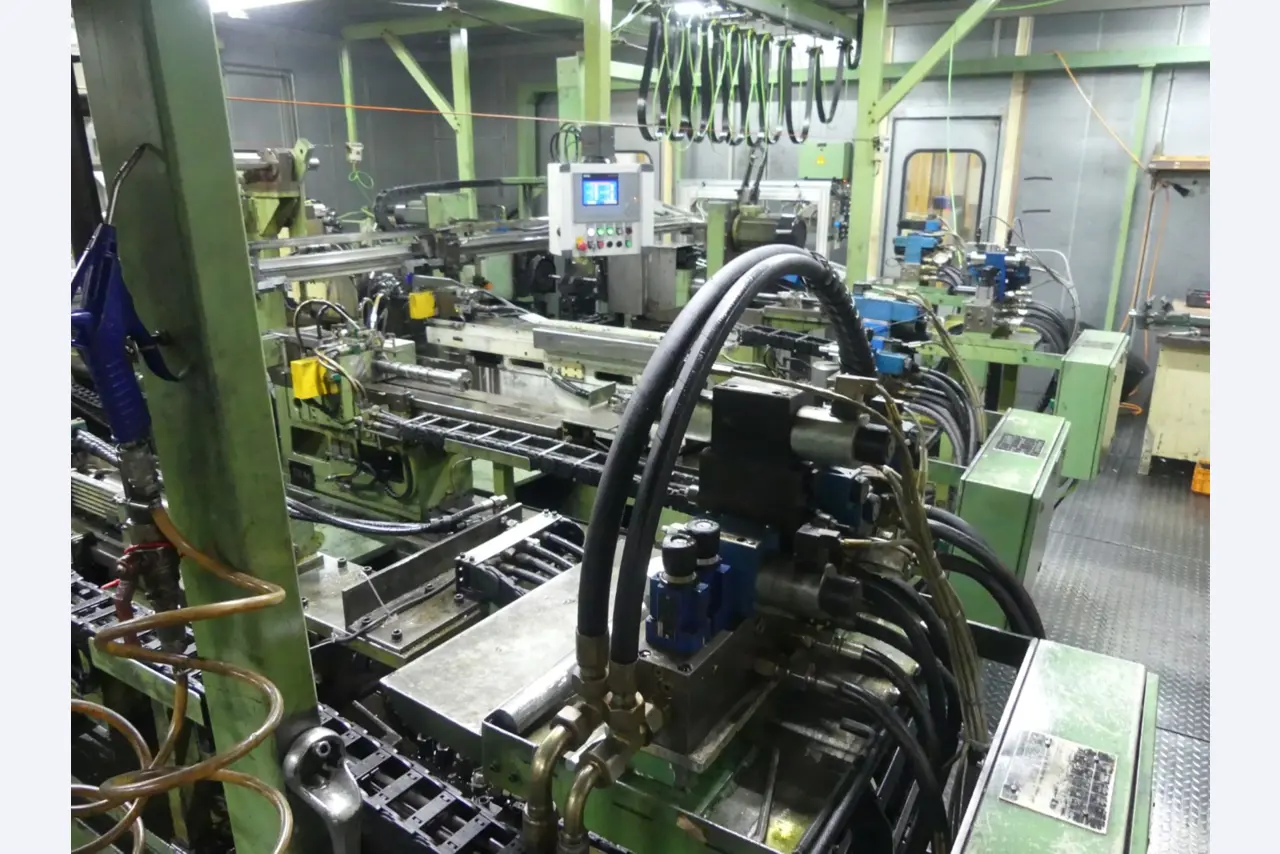 Centros de mecanizado, máquinas para trabajar el metal y líneas de producción de la industria del automóvil-10