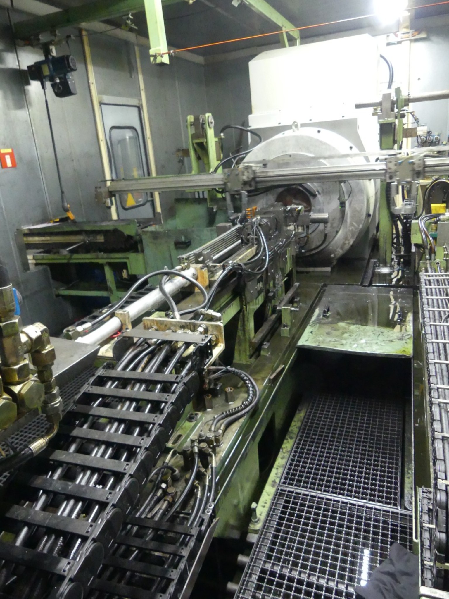 Centros de mecanizado, máquinas para trabajar el metal y líneas de producción de la industria del automóvil-11