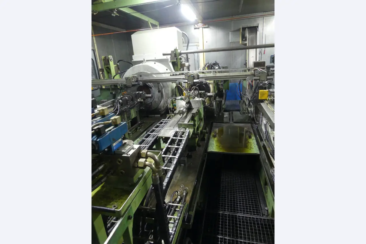 Centros de mecanizado, máquinas para trabajar el metal y líneas de producción de la industria del automóvil-12