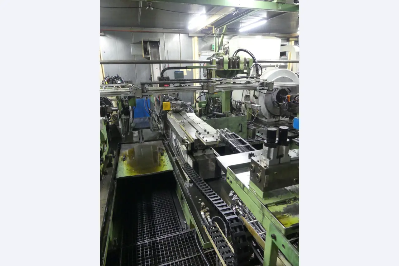 Centros de mecanizado, máquinas para trabajar el metal y líneas de producción de la industria del automóvil-13