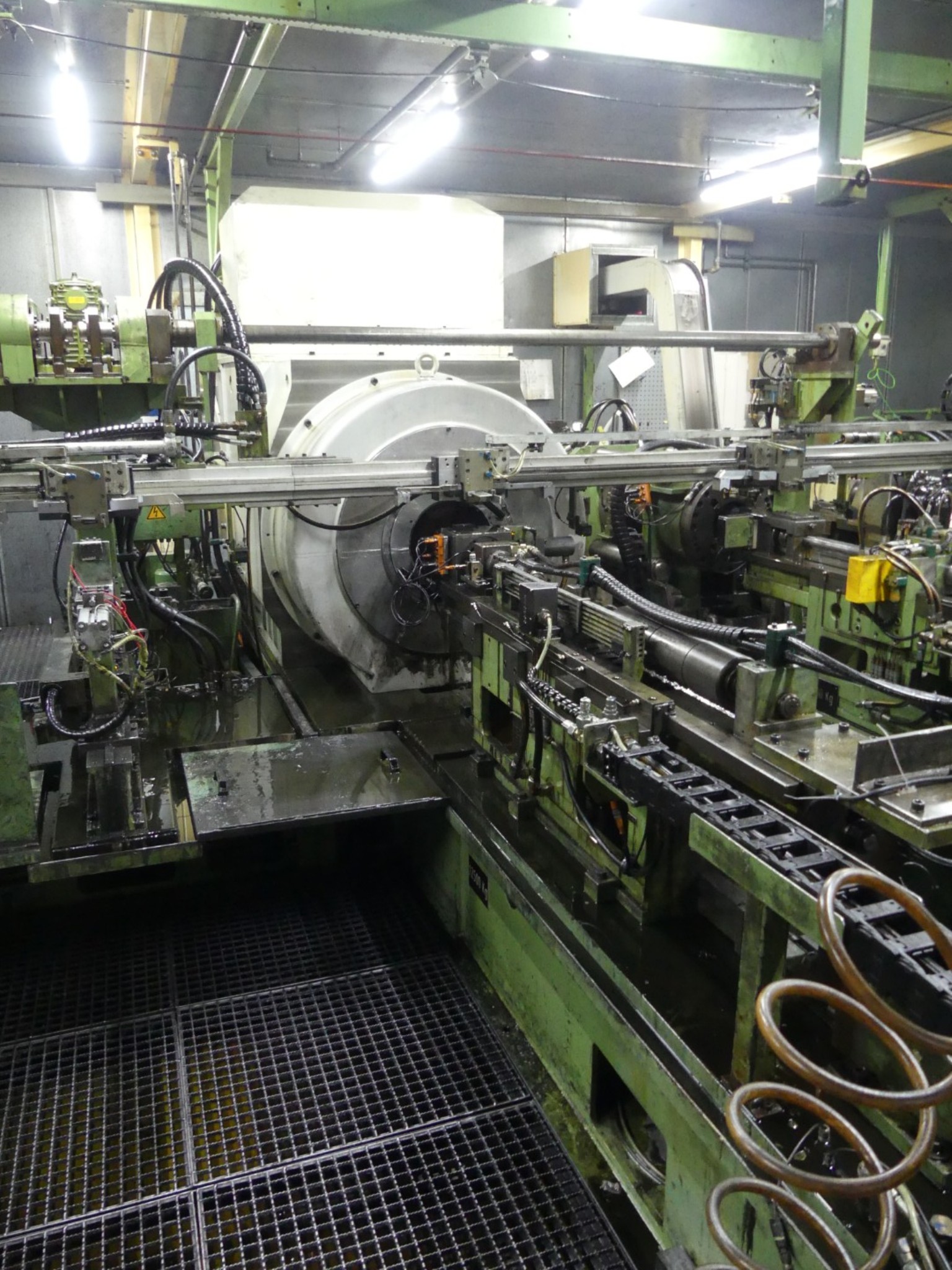Centros de mecanizado, máquinas para trabajar el metal y líneas de producción de la industria del automóvil-14