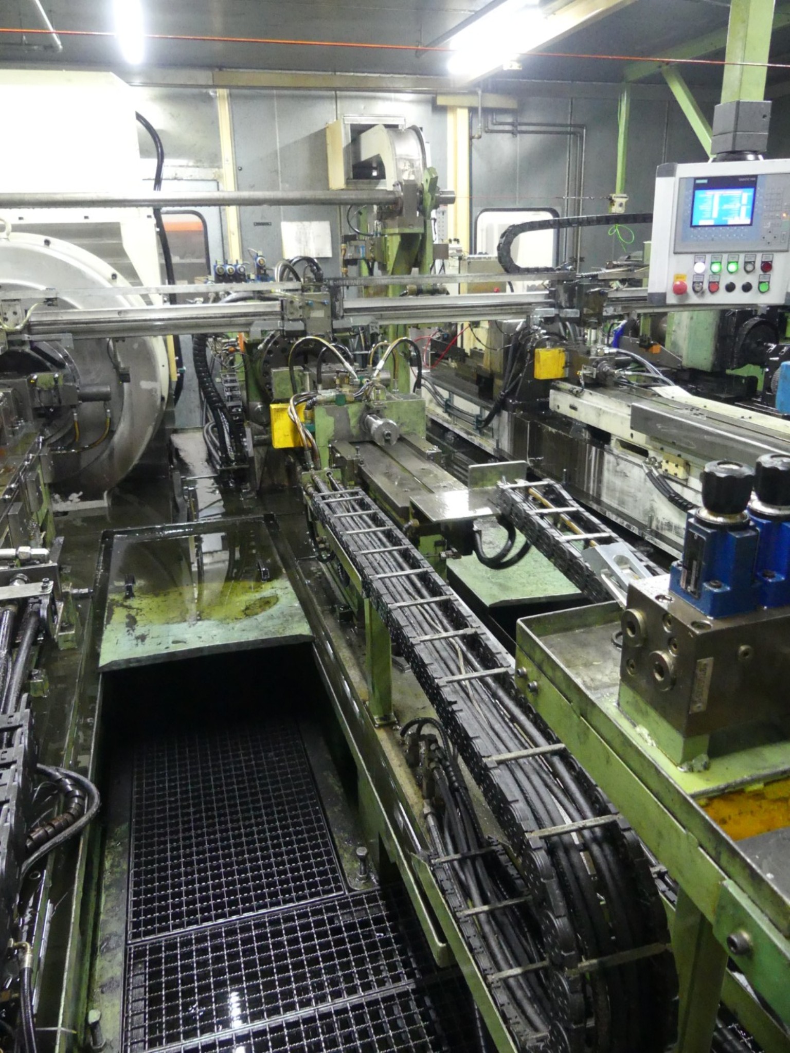 Centros de mecanizado, máquinas para trabajar el metal y líneas de producción de la industria del automóvil-15