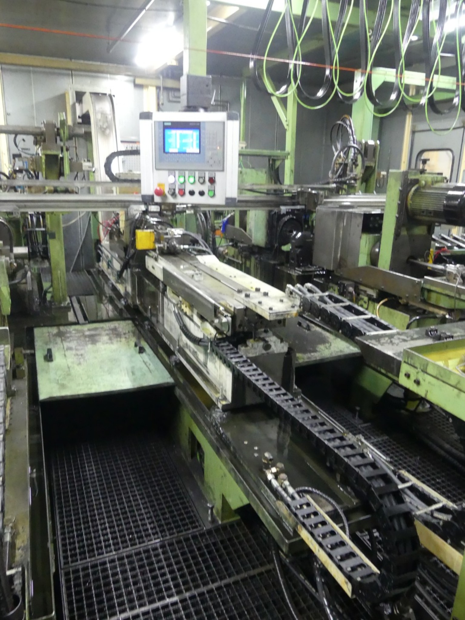 Centros de mecanizado, máquinas para trabajar el metal y líneas de producción de la industria del automóvil-16