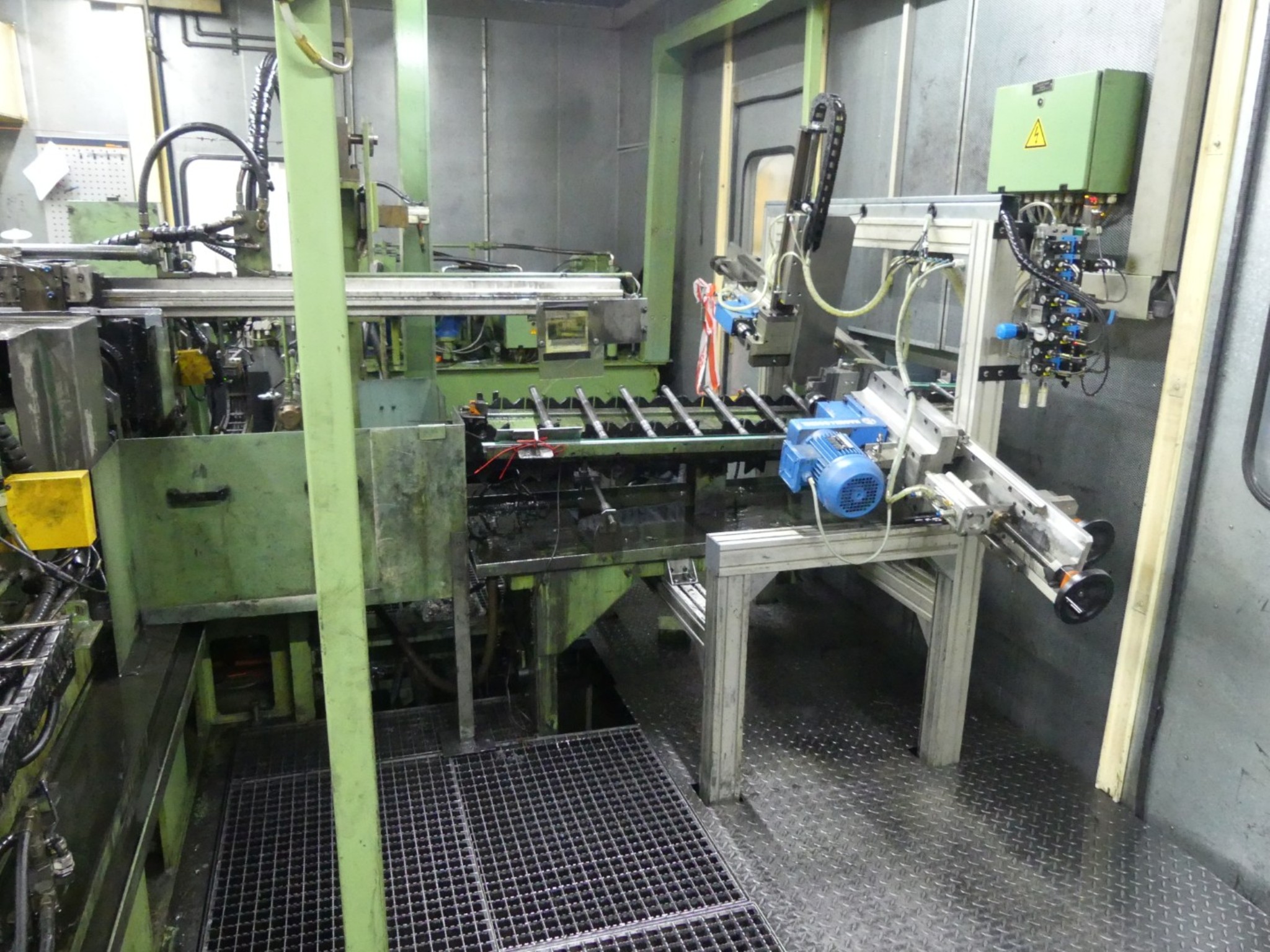 Centros de mecanizado, máquinas para trabajar el metal y líneas de producción de la industria del automóvil-18