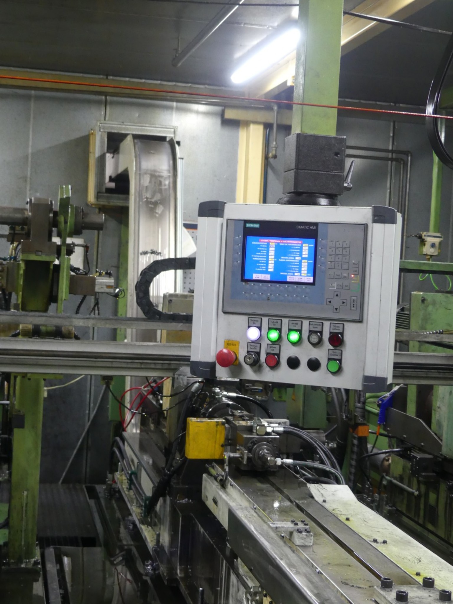 Centros de mecanizado, máquinas para trabajar el metal y líneas de producción de la industria del automóvil-19