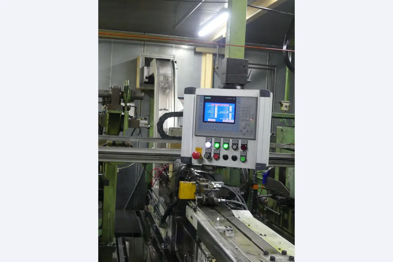 Centros de mecanizado, máquinas para trabajar el metal y líneas de producción de la industria del automóvil-19