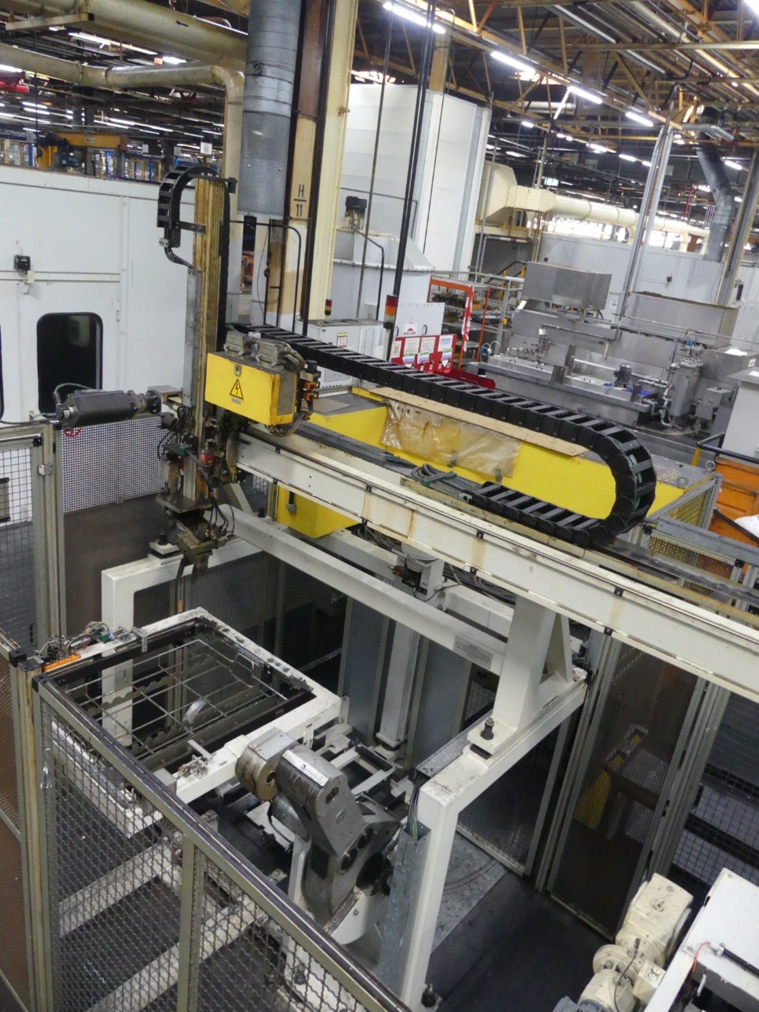 Centra obróbcze, maszyny do obróbki metalu i linie produkcyjne z branży motoryzacyjnej-10