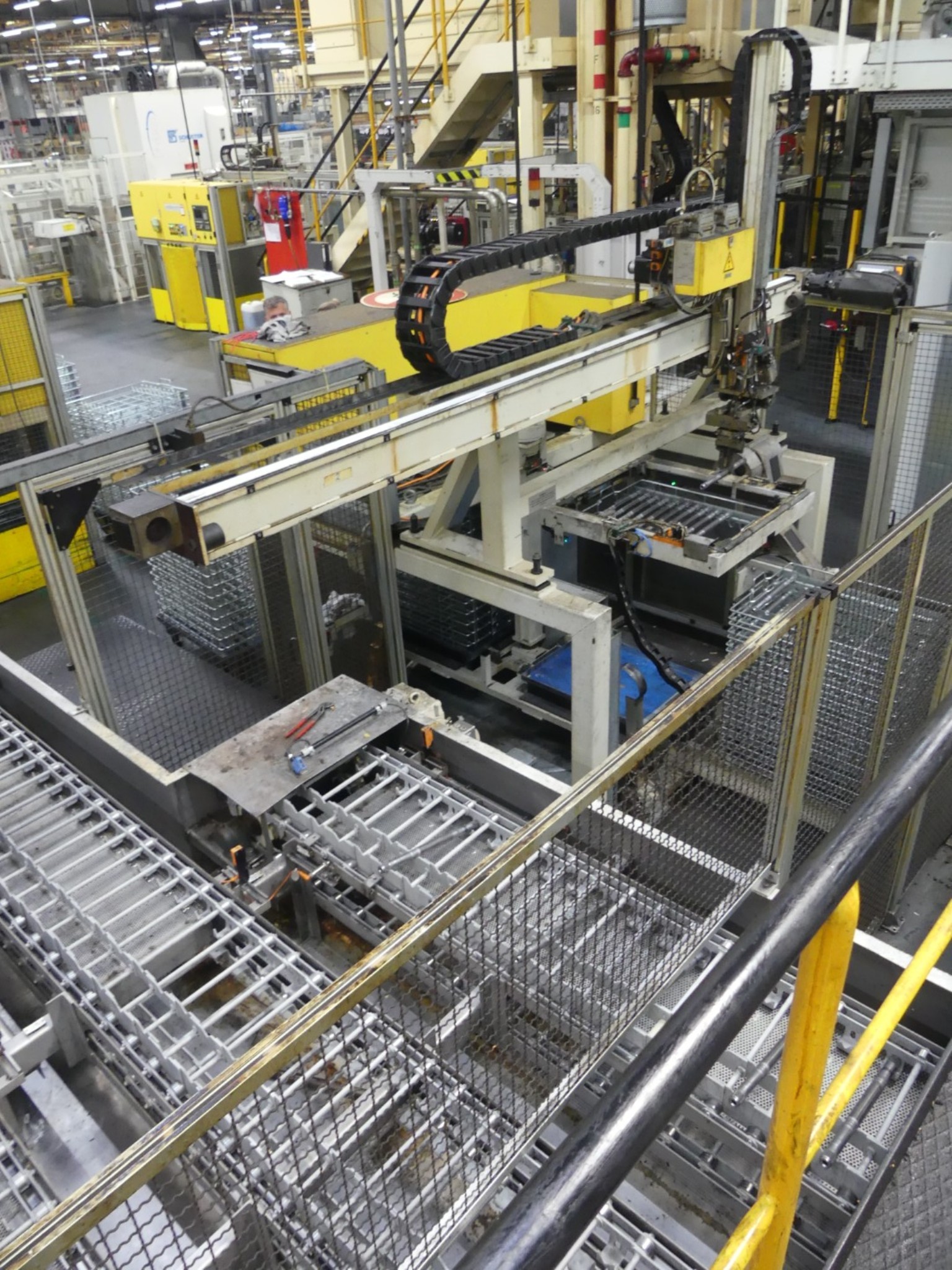 Centra obróbcze, maszyny do obróbki metalu i linie produkcyjne z branży motoryzacyjnej-11
