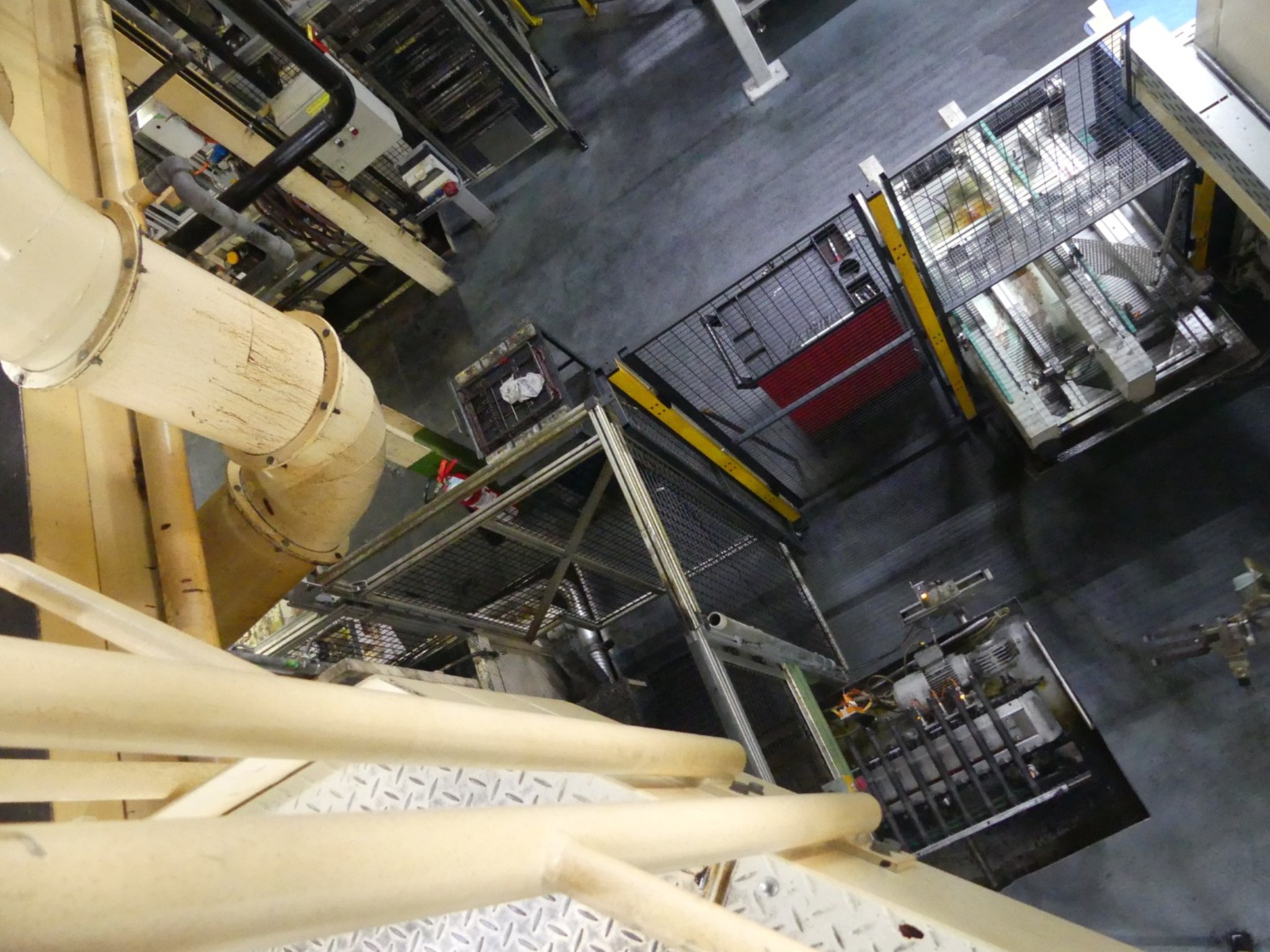 Bearbeitungszentren, metallbearbeitende Maschinen und Produktionslinen aus der Automobilindustrie-8