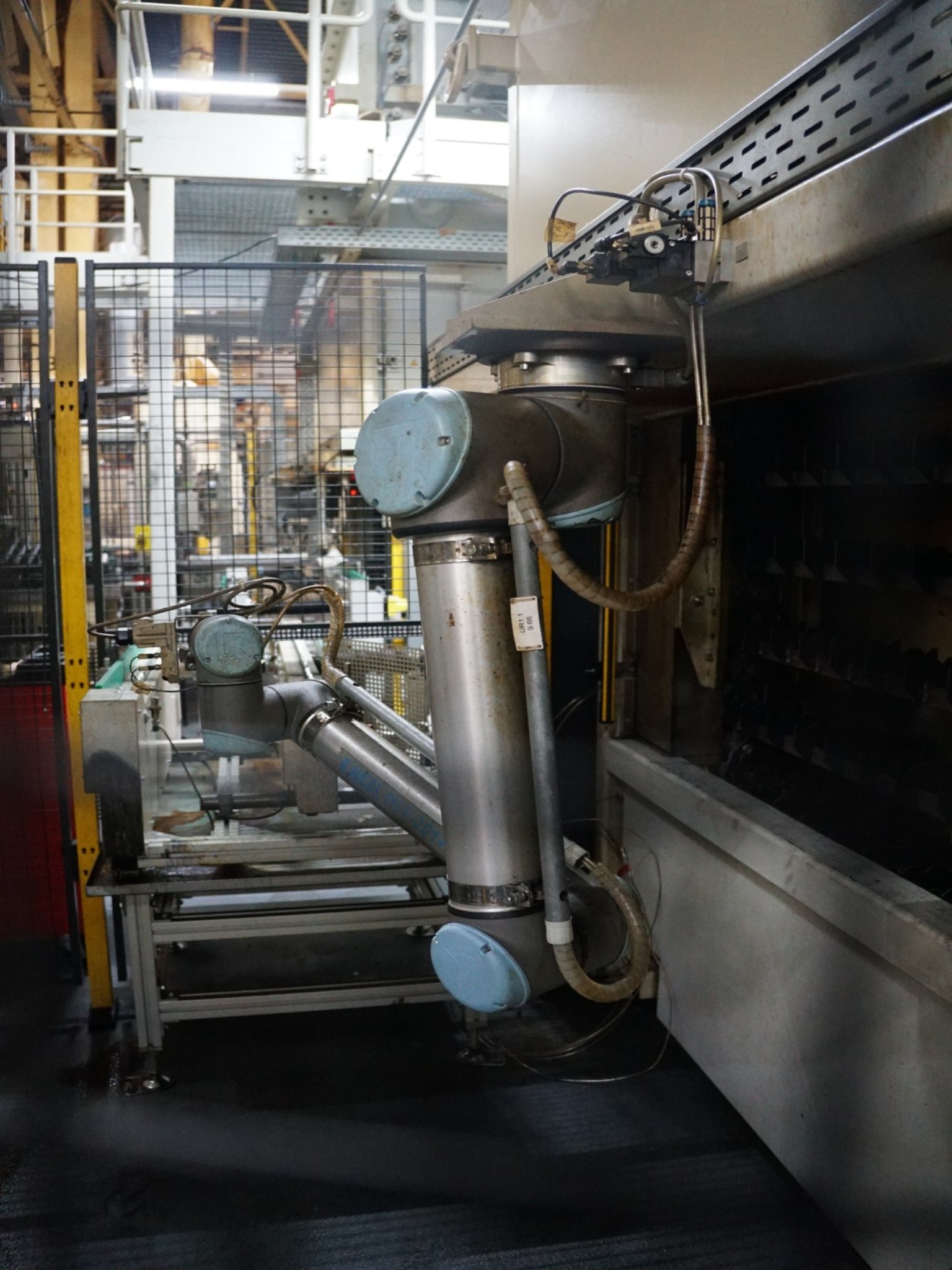 Bearbeitungszentren, metallbearbeitende Maschinen und Produktionslinen aus der Automobilindustrie-8