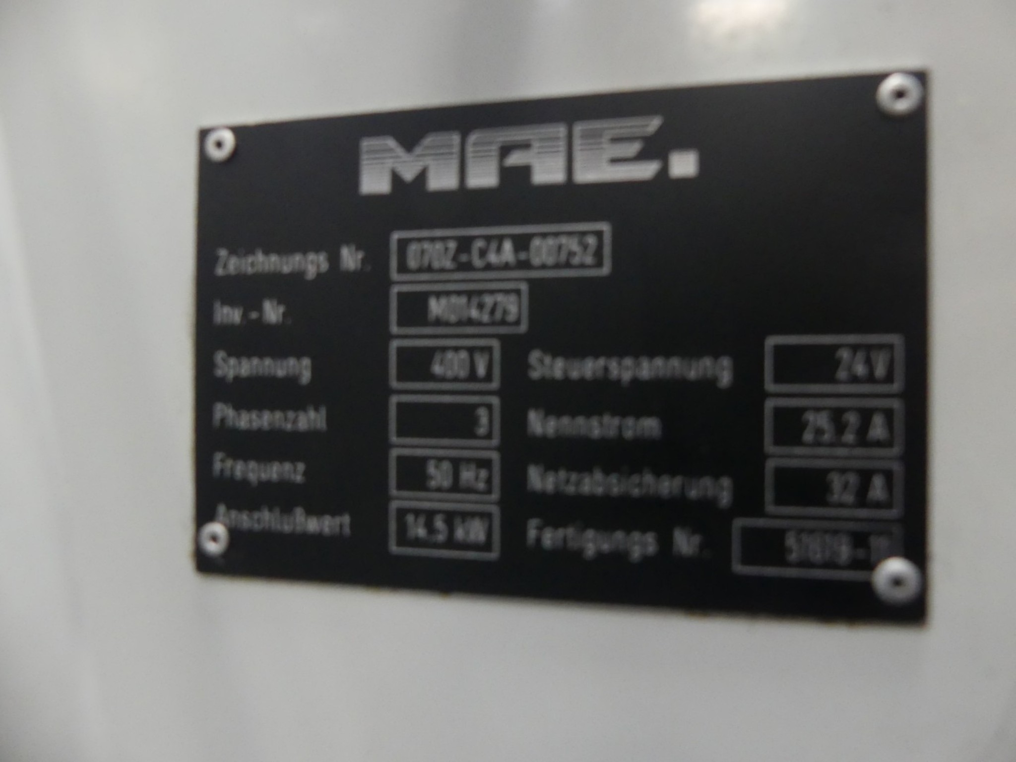 Centra obróbcze, maszyny do obróbki metalu i linie produkcyjne z branży motoryzacyjnej-4