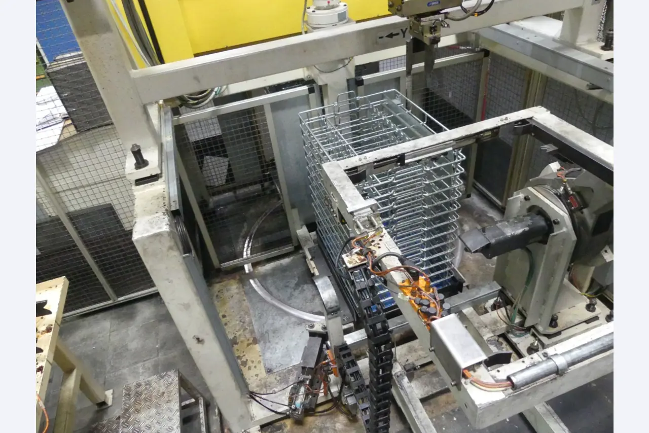 Centra obróbcze, maszyny do obróbki metalu i linie produkcyjne z branży motoryzacyjnej-4
