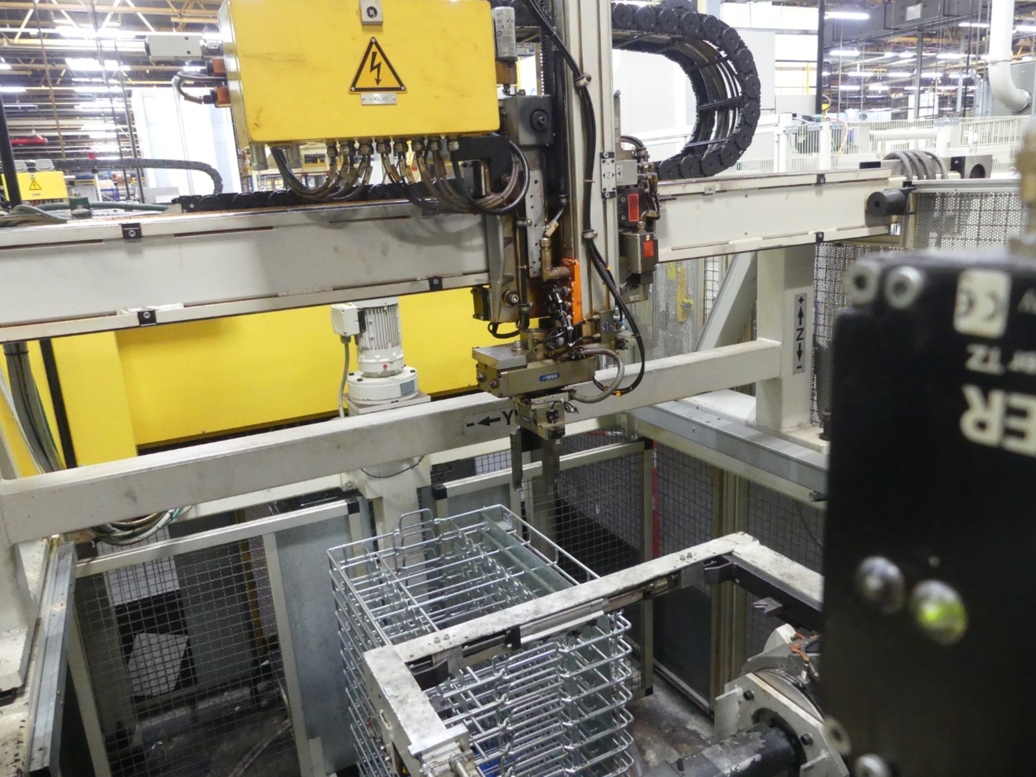 Centra obróbcze, maszyny do obróbki metalu i linie produkcyjne z branży motoryzacyjnej-5
