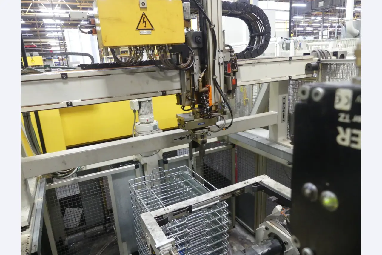 Centra obróbcze, maszyny do obróbki metalu i linie produkcyjne z branży motoryzacyjnej-5