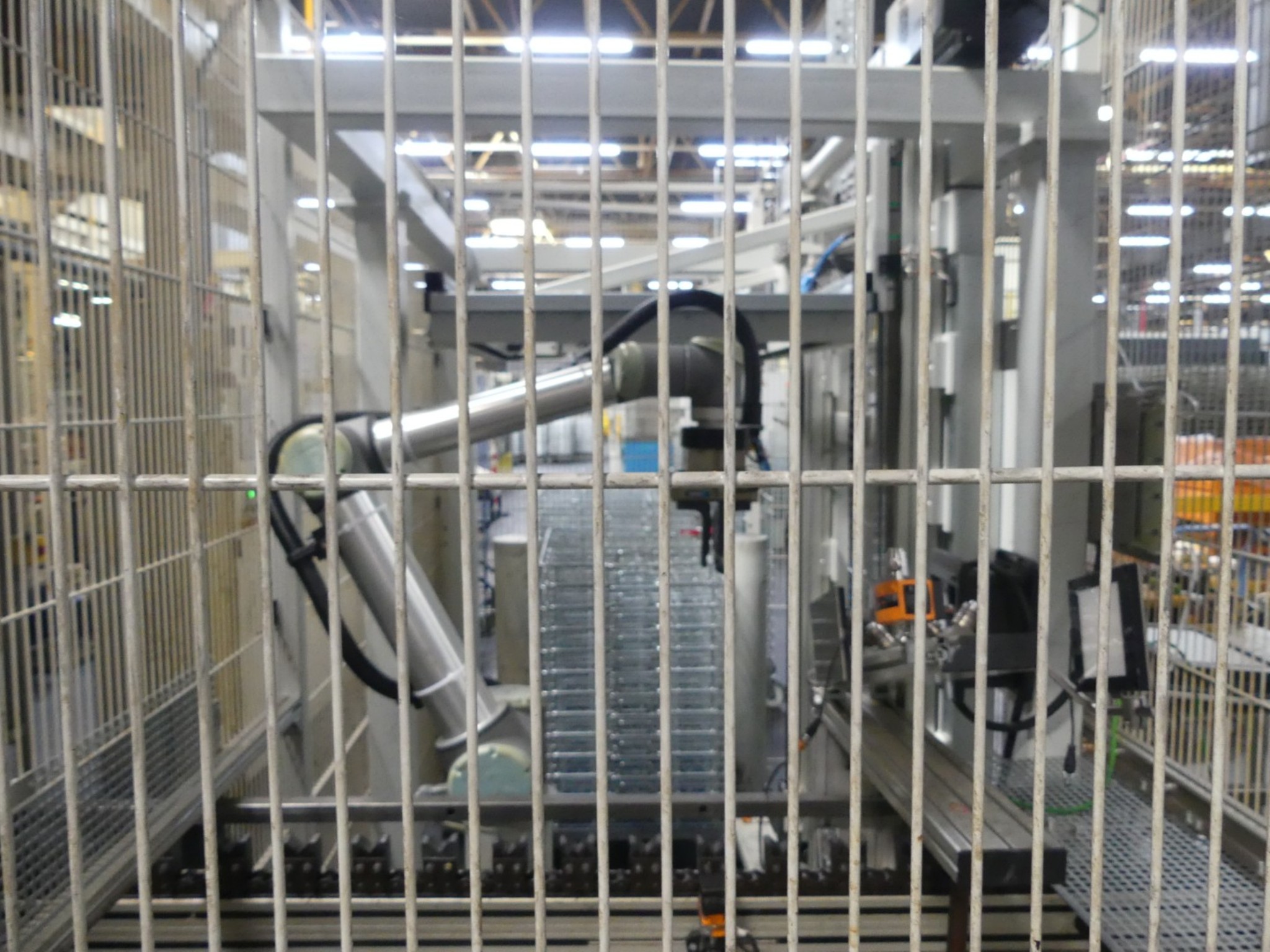 Centra obróbcze, maszyny do obróbki metalu i linie produkcyjne z branży motoryzacyjnej-3