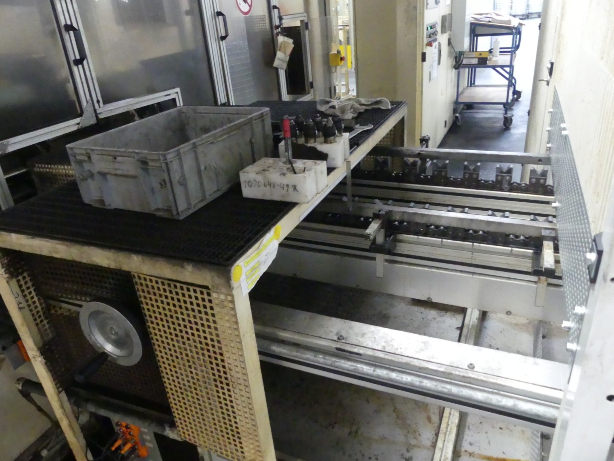 Centra obróbcze, maszyny do obróbki metalu i linie produkcyjne z branży motoryzacyjnej-6