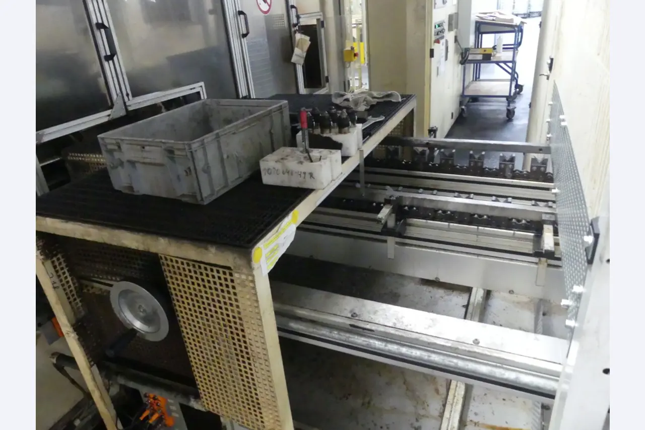 Centra obróbcze, maszyny do obróbki metalu i linie produkcyjne z branży motoryzacyjnej-6