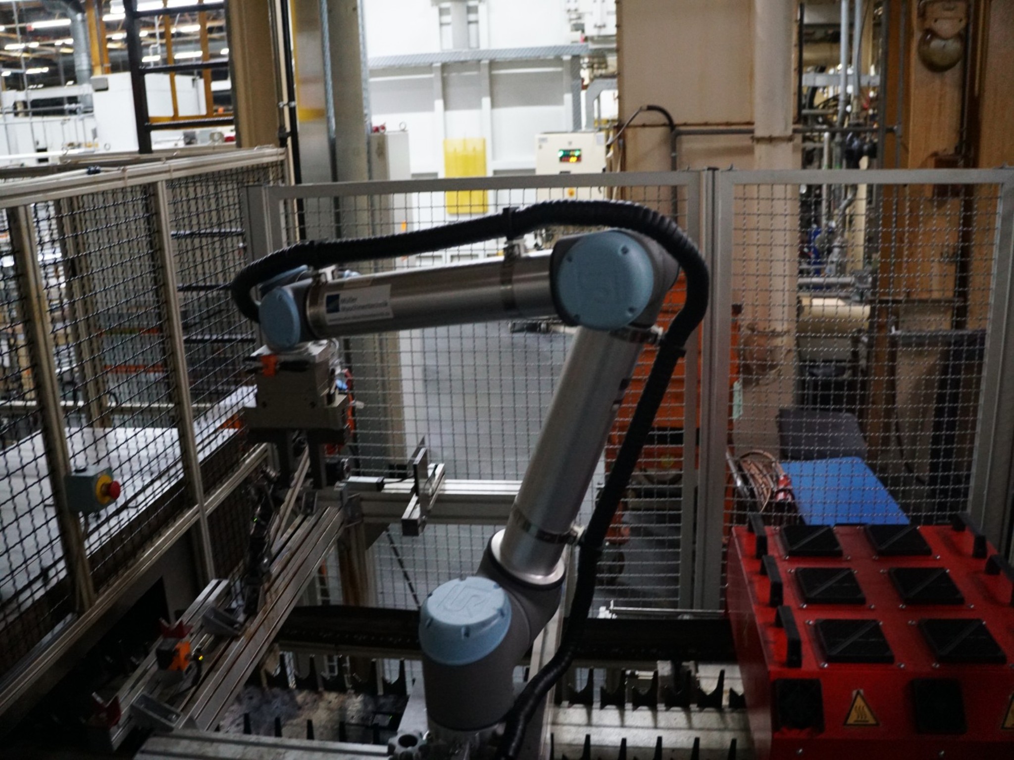 Centros de mecanizado, máquinas para trabajar el metal y líneas de producción de la industria del automóvil-12