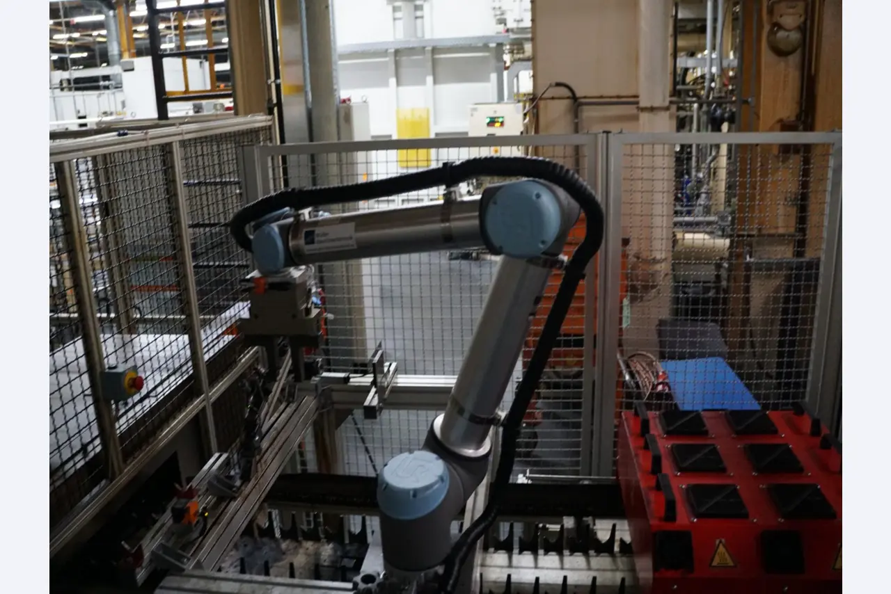 Centros de mecanizado, máquinas para trabajar el metal y líneas de producción de la industria del automóvil-12