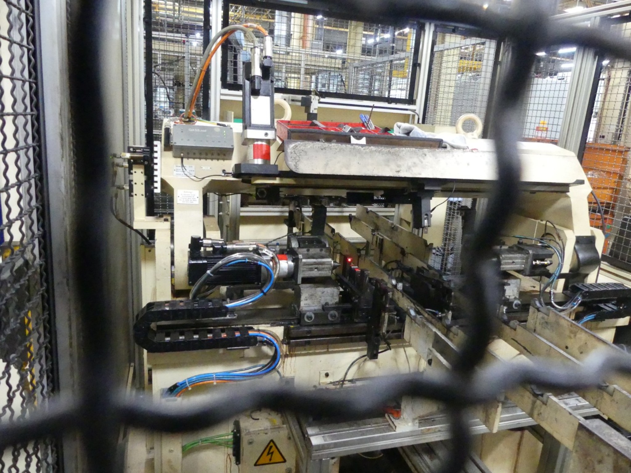 Centros de mecanizado, máquinas para trabajar el metal y líneas de producción de la industria del automóvil-2