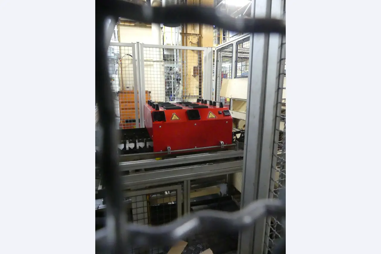 Centros de mecanizado, máquinas para trabajar el metal y líneas de producción de la industria del automóvil-6
