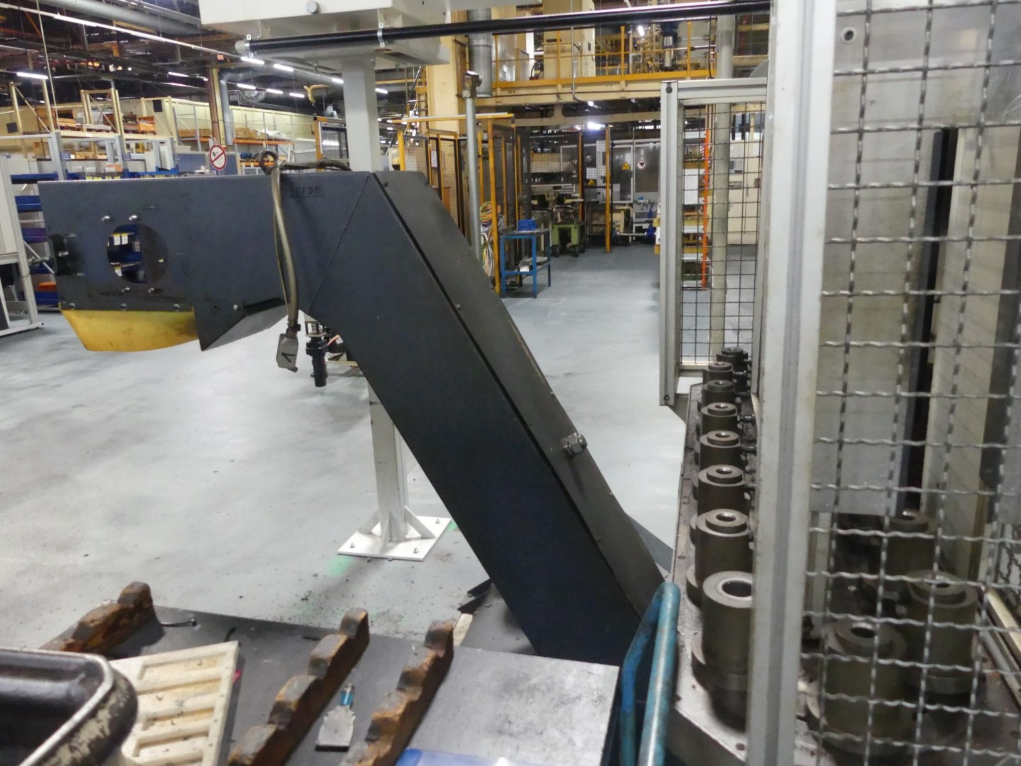 Centra obróbcze, maszyny do obróbki metalu i linie produkcyjne z branży motoryzacyjnej-5