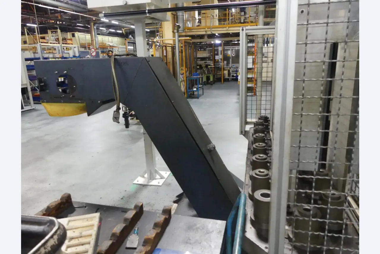 Centra obróbcze, maszyny do obróbki metalu i linie produkcyjne z branży motoryzacyjnej-5