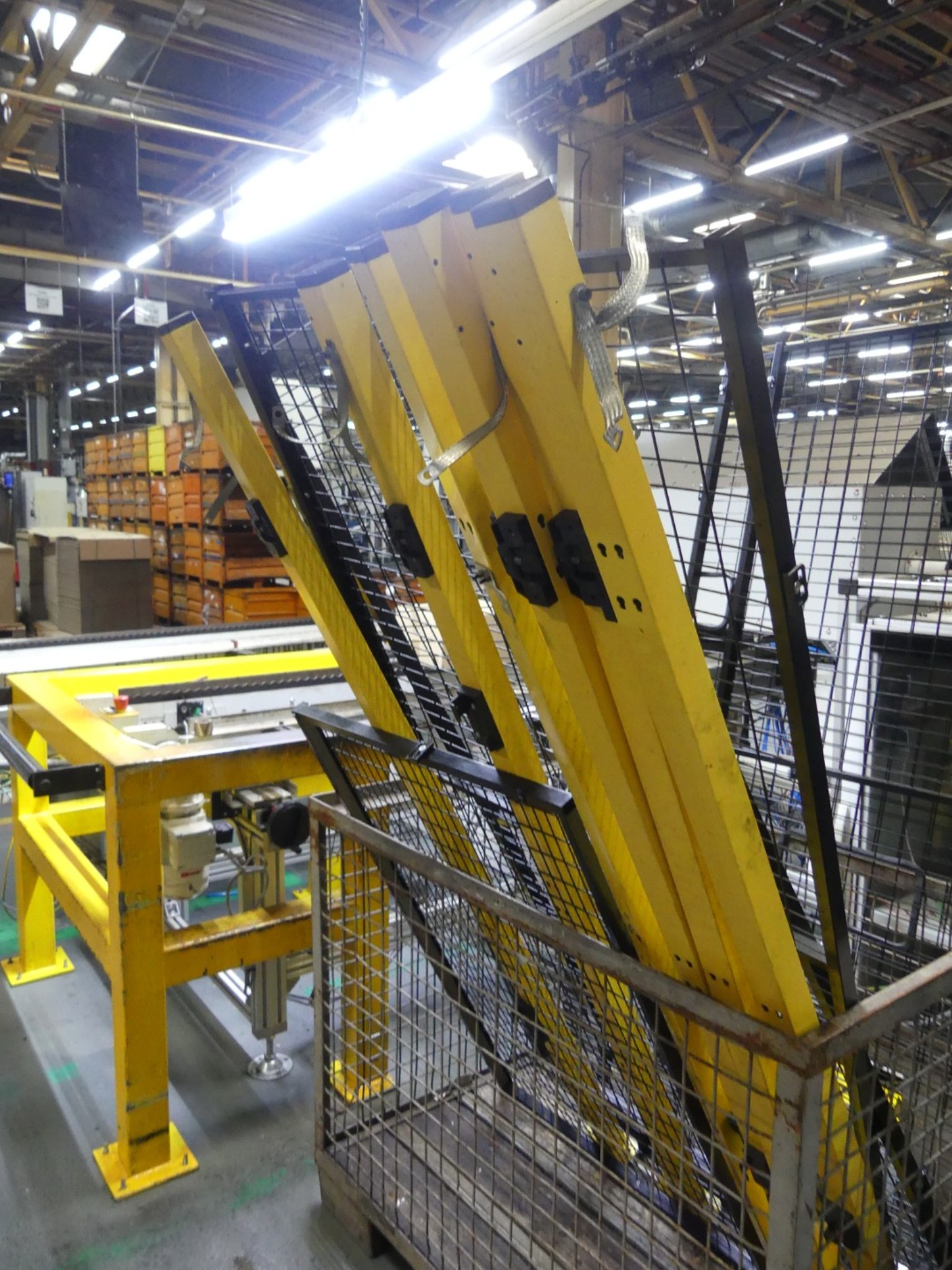 Centra obróbcze, maszyny do obróbki metalu i linie produkcyjne z branży motoryzacyjnej-4