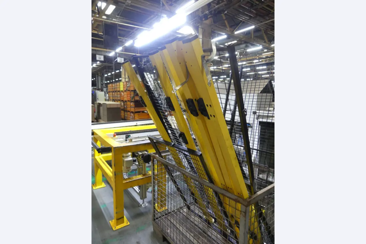 Centra obróbcze, maszyny do obróbki metalu i linie produkcyjne z branży motoryzacyjnej-4