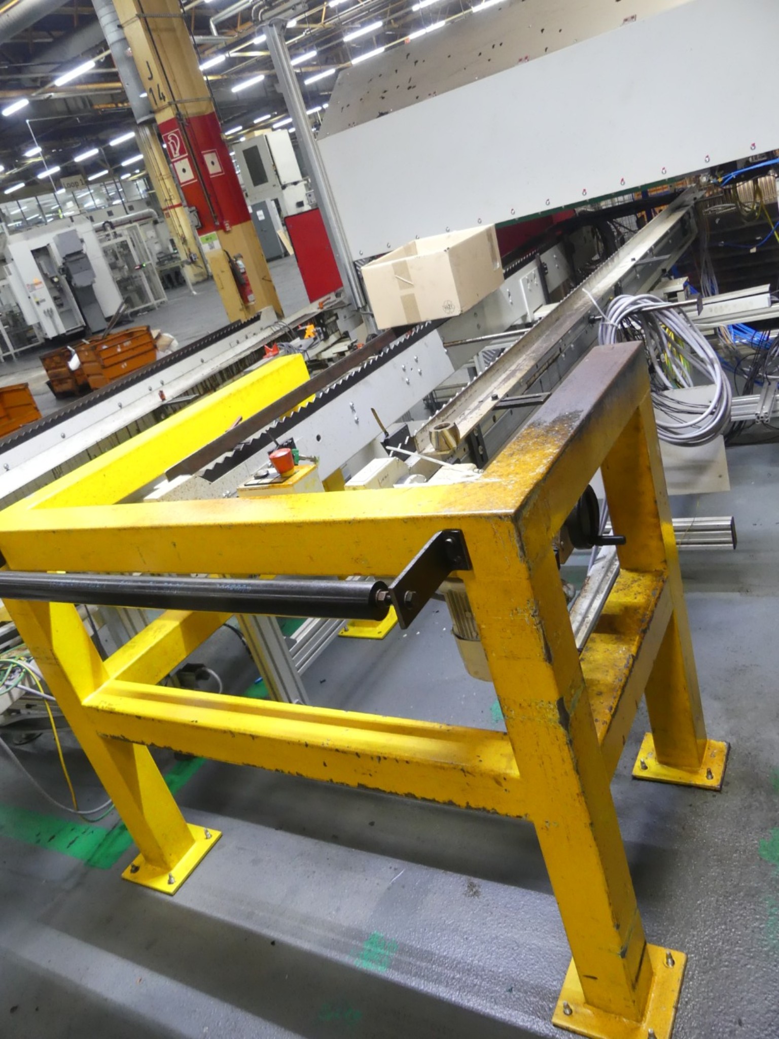 Centra obróbcze, maszyny do obróbki metalu i linie produkcyjne z branży motoryzacyjnej-5