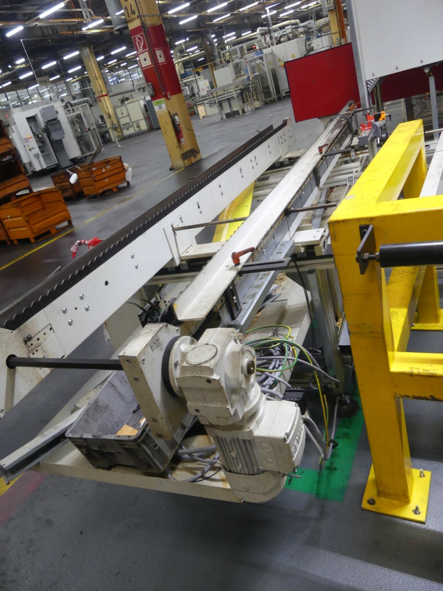 Centra obróbcze, maszyny do obróbki metalu i linie produkcyjne z branży motoryzacyjnej-6