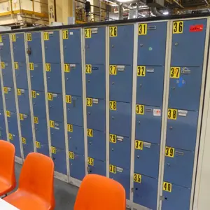 16 Armoire à casiers