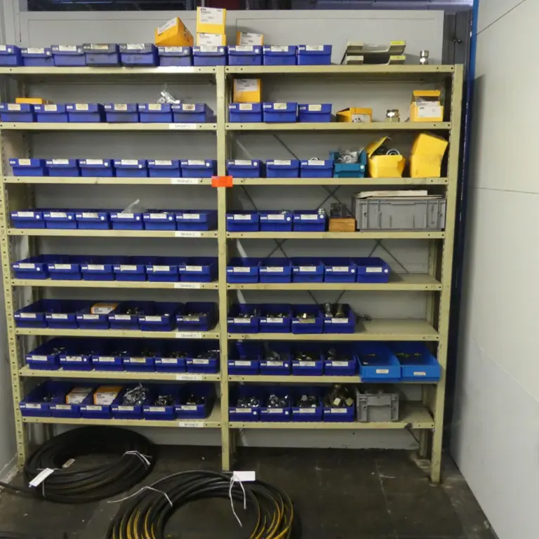 2 mètre linéaire. Étagère en acier