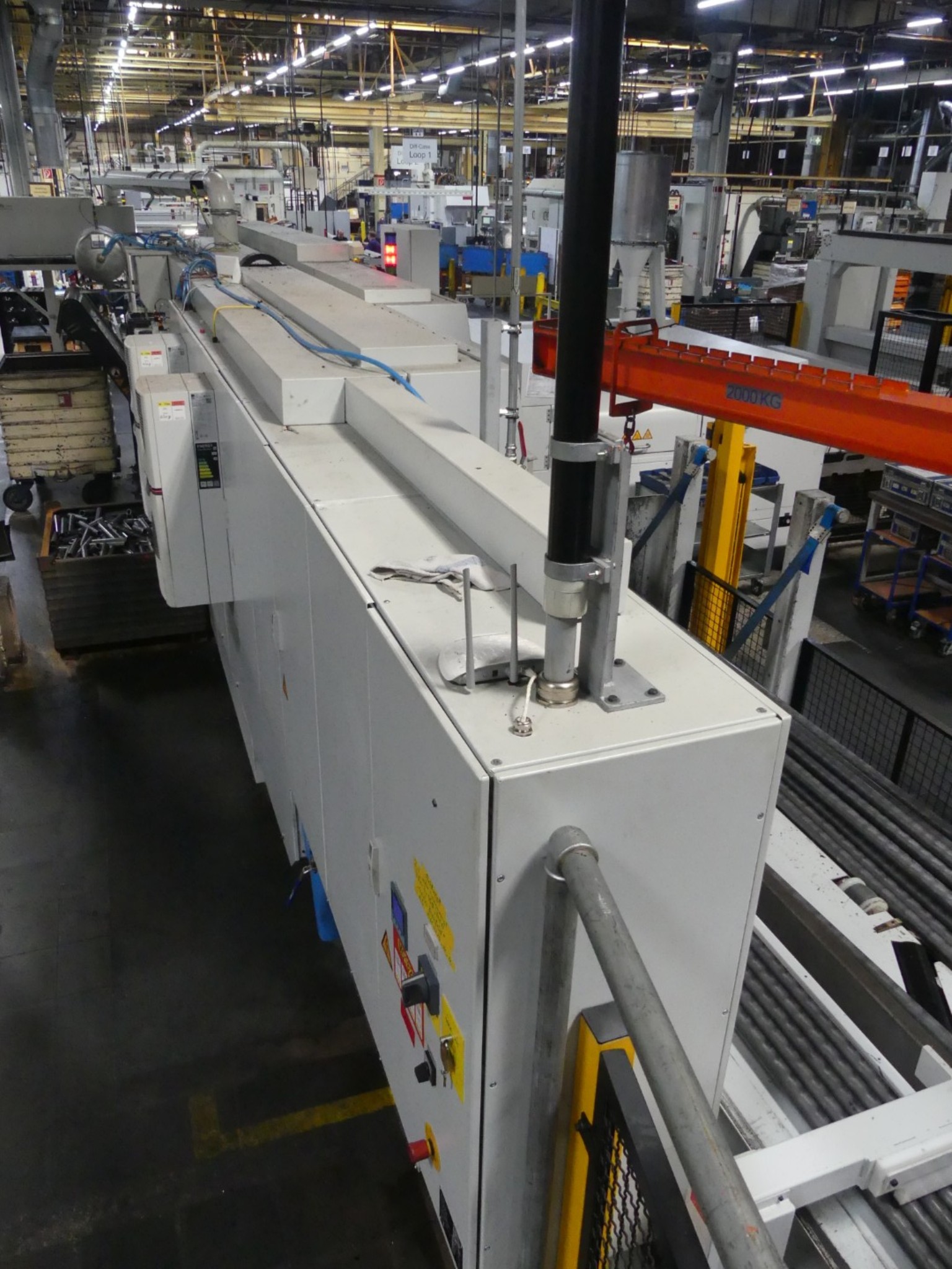 Centros de mecanizado, máquinas para trabajar el metal y líneas de producción de la industria del automóvil-14