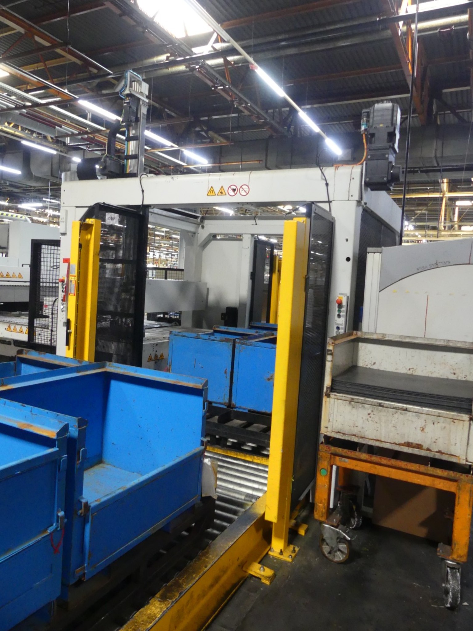 Centros de mecanizado, máquinas para trabajar el metal y líneas de producción de la industria del automóvil-8