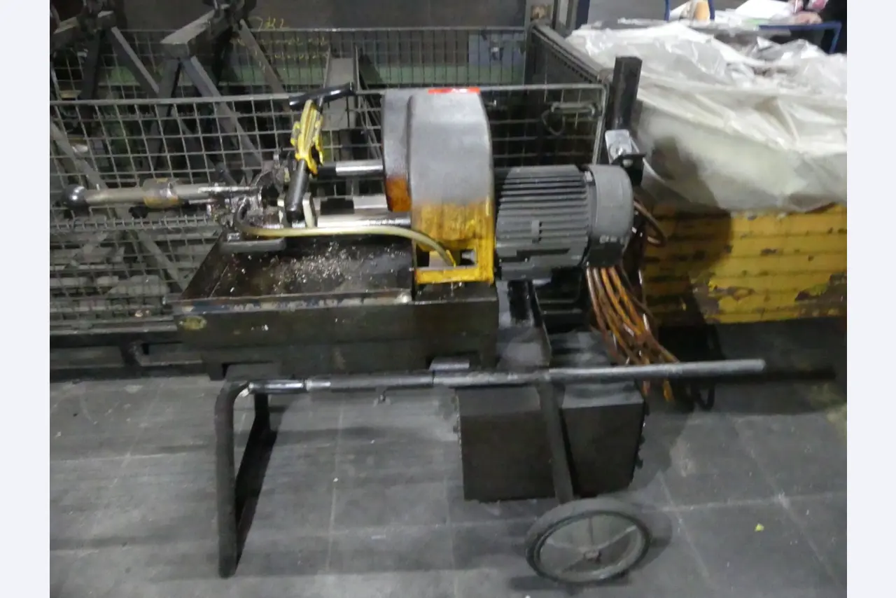 Centros de mecanizado, máquinas para trabajar el metal y líneas de producción de la industria del automóvil-1