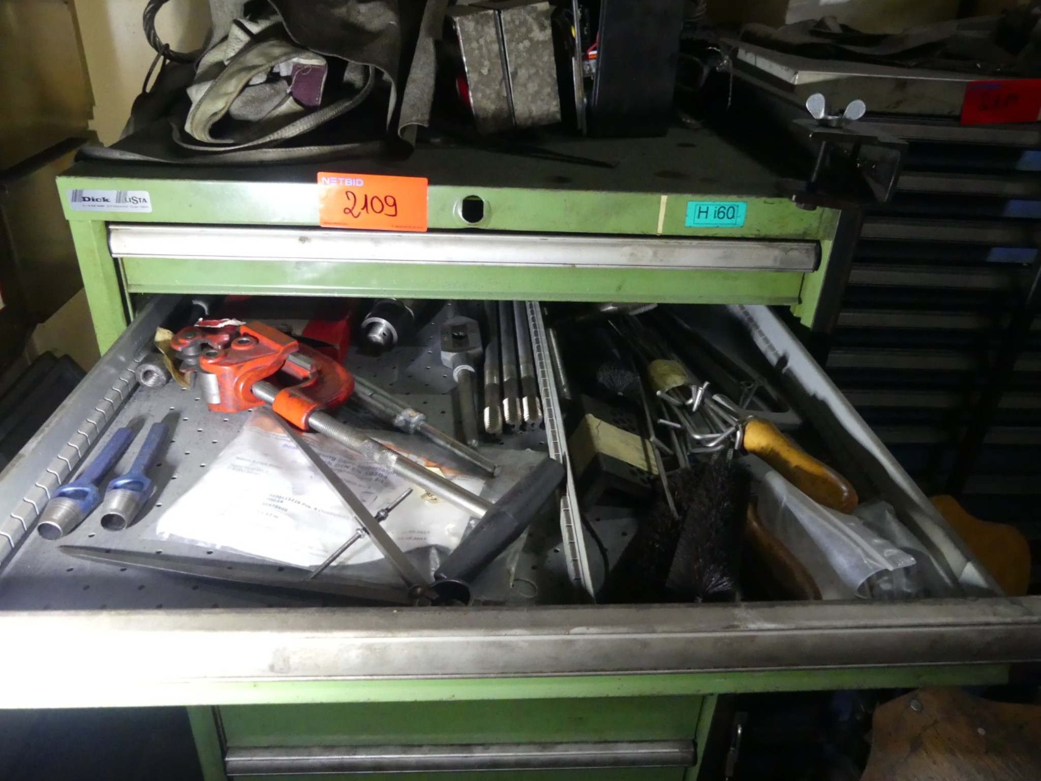 Bearbeitungszentren, metallbearbeitende Maschinen und Produktionslinen aus der Automobilindustrie-3