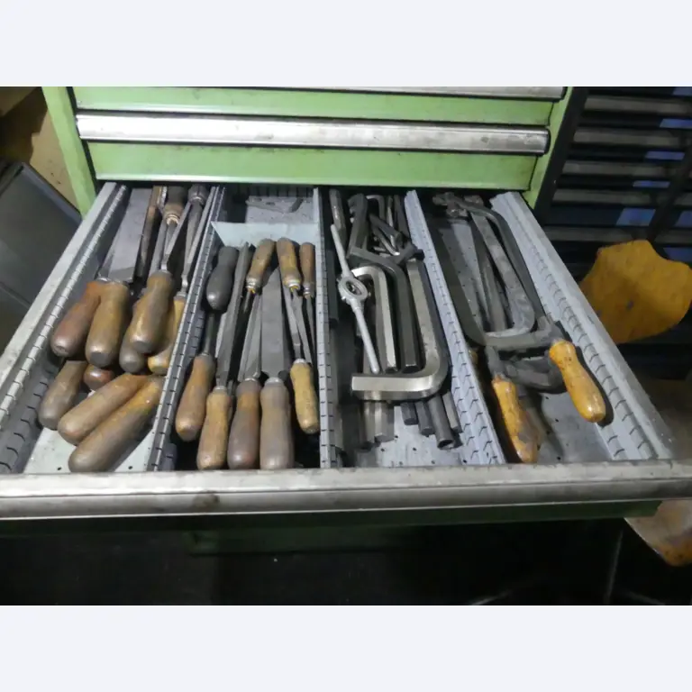 Bearbeitungszentren, metallbearbeitende Maschinen und Produktionslinen aus der Automobilindustrie-5