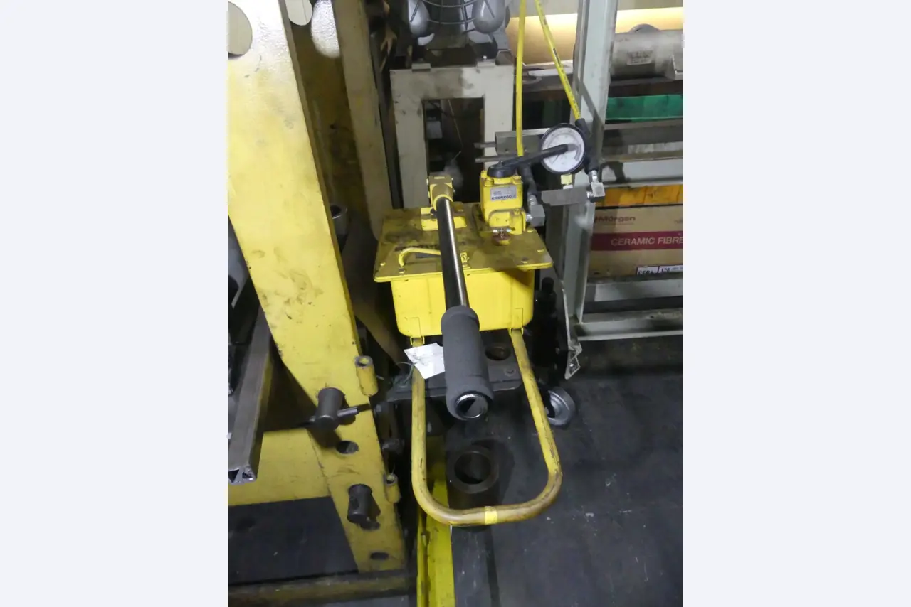 Centros de mecanizado, máquinas para trabajar el metal y líneas de producción de la industria del automóvil-2