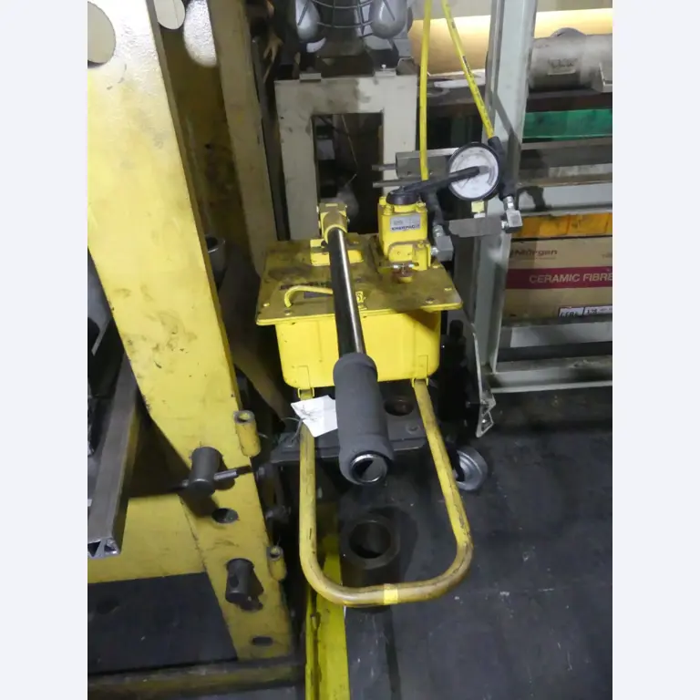 Centros de mecanizado, máquinas para trabajar el metal y líneas de producción de la industria del automóvil-2