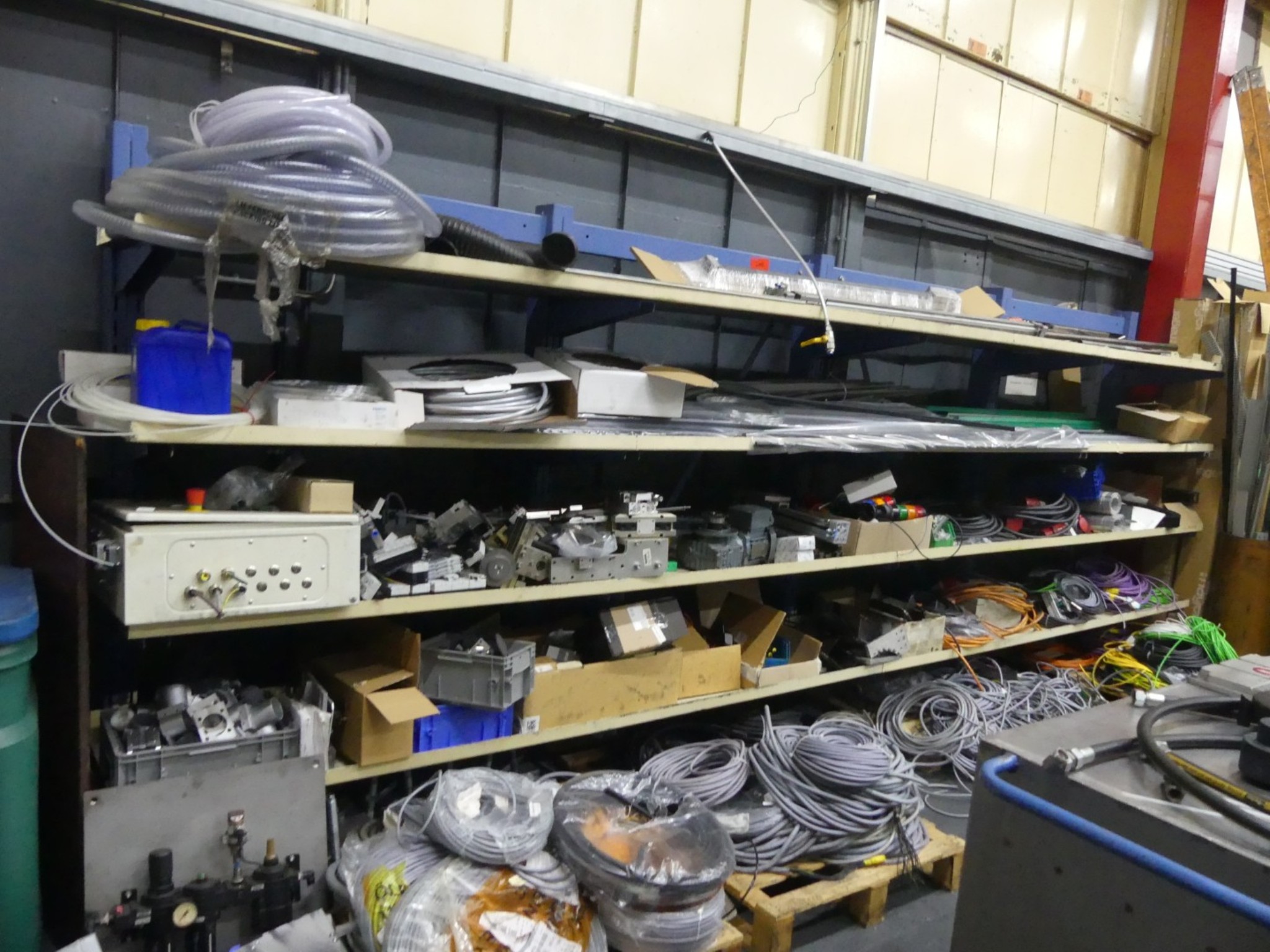 Centros de mecanizado, máquinas para trabajar el metal y líneas de producción de la industria del automóvil-1